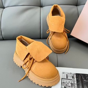 Botas cortas plegables para mujer, de cuero mate, con suela gruesa, estilo Martin, de doble uso, que aumentan la altura, clásicas. - Product Image 1