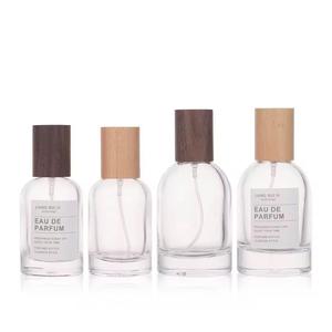 Flacon de parfum portable haut de gamme 30 ml, flacon pulvérisateur en verre de laboratoire rechargeable vide avec bouchon en noyer - Product Image 3