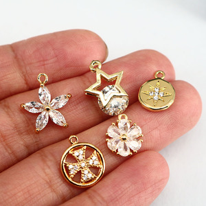 Cz8261 đồ trang sức nhỏ Nguồn cung cấp vàng đầy CZ Micro Pave hoa quyến rũ với Zircon nhỏ Bắc Sao chéo mặt dây làm bằng đồng - Product Image 5