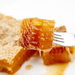 Farm-<strong>Fresh</strong> Bee Product From China Natural Raw <strong>Honeycomb</strong> for Export and Food Manufacturing-Bulk Packed - Product Image 1