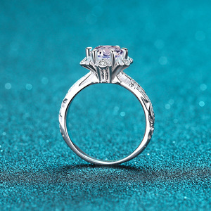 Phụ Kiện Thời Trang Cho Phụ Nữ VVS PT950 Bạch Kim 1 Carat Moissanite Emerald Cắt 925 Sterling Silver Engagement <span class=keywords><strong>Ring</strong></span> Trang Sức - Product Image 4