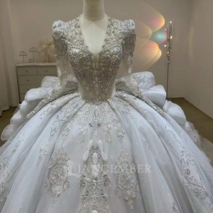 Robe de mariée à col en V, style robe de bal, ornée de cristaux, de perles et de sequins, sexy, brodée, personnalisée Lsjj85 - Product Image 3