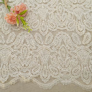 Tissu en dentelle africaine beige de luxe, brodé à la main, motif floral, soluble dans l'eau, pour robes de mariée et sacs - Product Image 2