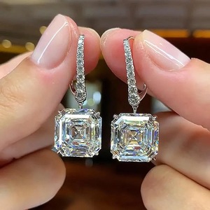 Orecchini con Diamanti Taglio Asscher Bianchi Champagne in Oro Bianco con Certificazione GIA, Stile Classico da Donna per Matrimonio - Product Image 4