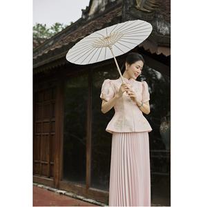 Haut de cérémonie en brocart vietnamien inspiré de la déesse de la lune - Rose poudré avec motifs de nuages floraux, design élégant KPP19 - Product Image 1