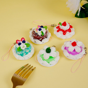 Pendentif gâteau dessert simulé en forme de crème, une pièce, pour dropshipping, ornement créatif pour sac et porte-clés, mini gâteau factice - Product Image 1
