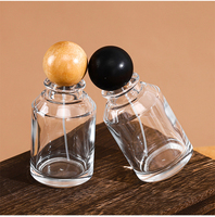 Botol Semprot Parfum Mini Isi Ulang dari Kaca dengan Pompa dan Tutup Semprot, Warna & Bentuk Kustom 30ml/50ml/100ml