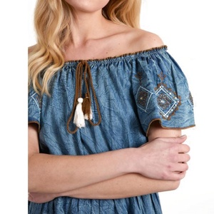 Nouvelle robe courte en jean brodée à épaules dénudées pour femme, style bohème à manches courtes évasées et volants - Product Image 4