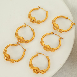 ต่างหูแบบห่วงทองคำชุบ 24k ไทเทเนียมสตีล เครื่องประดับแฟชั่นสำหรับผู้หญิงสำหรับงานปาร์ตี้ รุ่น EH523 - Product Image 2