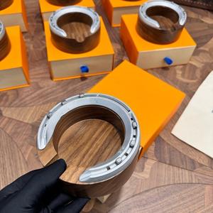 Cenicero Sin Humo en Oferta, Madera de Nogal Importada, Estilo Americano de una Pieza, Logotipo Personalizado, Uso Doméstico, Embalaje en Caja de Regalo - Product Image 4