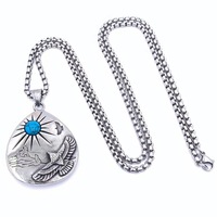 Pendentif Aigle Thème Acier Inoxydable avec Incrustation Turquoise Sertie en Bezel 4,7 cm de Haut Collier Cadeau pour Homme