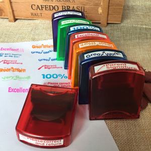 Ensemble de tampons auto-encreurs colorés pour la motivation scolaire, la notation des élèves et les enseignants, avec plateau de rangement - Product Image 3