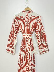 เสื้อคลุมกิโมโนลายดอกไม้พิมพ์ดิจิทัลแบบซูซานี ผ้าฝ้าย 100% เป็นมิตรกับสิ่งแวดล้อม ให้ความอบอุ่นในฤดูหนาวสำหรับผู้หญิง แขนยาว - Product Image 5