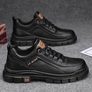 Zapatos de cuero para hombre estilo británico retro de la nueva moda de otoño, zapatillas de trabajo, zapatos casuales. - Product Image 2