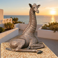 Statue de girafe agenouillée en bronze majestueux - Sculpture d'animal sauvage en bronze, fabriquée à la main par la méthode de la cire perdue