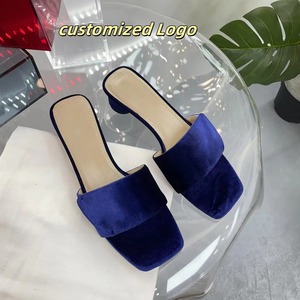 Chaussures à talons carrés bas en velours de qualité supérieure pour femmes, élégantes, sexy, tendance, pour l'été, vente en gros - Product Image 1