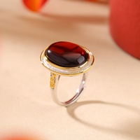 S990 Reiner Silberring mit Goldüberzug und Bernstein-Blutperle im Luxus-Design