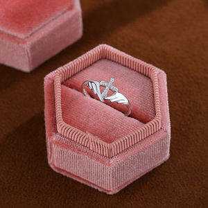 Anello con Croce e Ali in Argento Sterling S925 Placcato 18K, Anello di Alta Gamma con Ali d'Angelo e Demone - Product Image 4