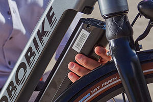 Vélo électrique de ville <span class=keywords><strong>classique</strong></span> et pratique avec frein hydraulique, batterie LG cachée, moteur central Bafang M200, capteur de couple, 7 vitesses - Product Image 4