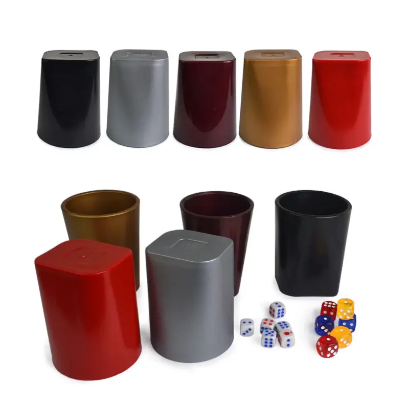 Di plastica Colorato Gioco del Casino Carving Modelli Addensato Tazza di Dadi di Plastica Con 6pcs #13 Bianco Dadi