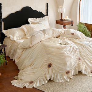 Juego de Ropa de Cama Color Blanco Crema con <span class=keywords><strong>Volantes</strong></span> y Rosas, 4 Piezas, Satén Sedoso, Funda de Edredón con Flores 3D, Tamaños Queen, King y Princesa Francesa - Product Image 4