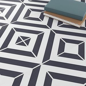 Piastrelle Autoadesive in PVC Artens, Motivo Geometrico Bianco e Nero, 2,25 m, 12 Piastrelle - Product Image 5