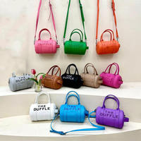Mini sac à main à bandoulière de créateur pour femmes Sac à main de luxe en cuir artificiel de marque célèbre Petit sac avec logo personnalisé Style tendance