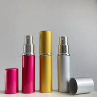 Vente en gros de jolis mini atomiseurs ronds transparents de 5ml 10ml flacon en verre de vaporisateur de parfum à torsion intérieure avec vaporisateur à pompe