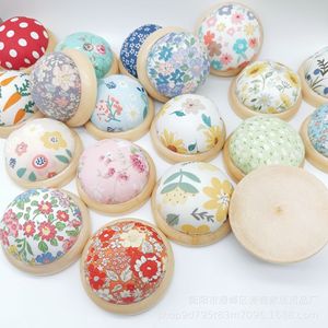 Madeira maciça DIY Agulha Almofada Cores Misturadas Floral Impresso Agulha Pin Almofada Titular DIY Artesanato Ferramenta Costura Needlework - Product Image 4