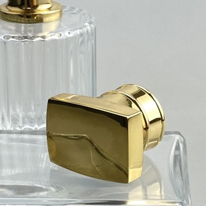 Flacon de parfum carré en alliage de zinc avec pulvérisateur à pompe, design personnalisable et marque personnalisée - Product Image 4