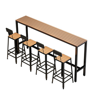 Juego de sillas modernas de madera <span class=keywords><strong>y</strong></span> plástico anticorrosión, taburete alto <span class=keywords><strong>para</strong></span> exteriores <span class=keywords><strong>y</strong></span> mesa larga <span class=keywords><strong>para</strong></span> el hogar, café, té o tiendas de té con leche - Product Image 1