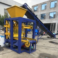 Machine de production de briques en ciment QT4-24 pour les projets de construction africains