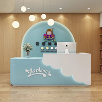 Modern Lüks Küçük Pembe Dayanıklı Ahşap Resepsiyon Bankosu Tam Kenar Sızdırmazlık Yüksek Maliyet Performansı Özelleştirilebilir Renkler Otel Okul