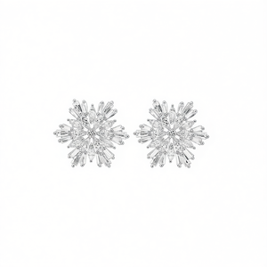 E1496 Orecchini in oro bianco con diamanti, taglio baguette affusolato, gioielli classici naturali da donna - Product Image 1