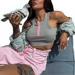 Camiseta Deportiva con Logotipo Personalizado para Mujer, Mezcla Elástica Transpirable y Ecológica, Cuello Cuadrado, Top Corto para Entrenamiento, Ropa Urbana - Product Image 4