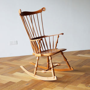 <span class=keywords><strong>Fauteuil</strong></span> à bascule Windsor en bois massif noyer, style scandinave, avec dossier à lattes et dossier enveloppant, design rétro du milieu du siècle, pour salon et salle à manger - Product Image 3