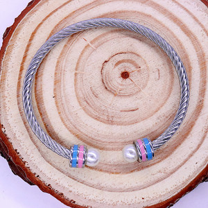 <span class=keywords><strong>Bracciale</strong></span> Aperto JJOA in <span class=keywords><strong>Acciaio</strong></span> Inossidabile Smaltato <span class=keywords><strong>Rosa</strong></span> Chiaro e Blu con Perla, Ispirato a Jack e Jill of America - Product Image 2