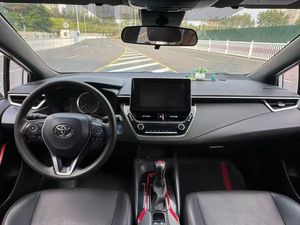 <span class=keywords><strong>Toyota</strong></span> <span class=keywords><strong>Corolla</strong></span> <span class=keywords><strong>Hybride</strong></span> <span class=keywords><strong>2021</strong></span> 1.8L Édition <span class=keywords><strong>Sport</strong></span> Cuir Foncé Extérieur Blanc Phares LED Pleine Grandeur Noirs Régulateur de Vitesse Adaptatif R17 - Product Image 3