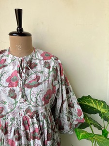 Vestido Midi de Algodón Hecho a Mano con Estampado Floral Colorido Blanco para Mujer, Vestido Midi de Dama de Honor para el Verano, Vestido para Despedida de Soltera - Product Image 2