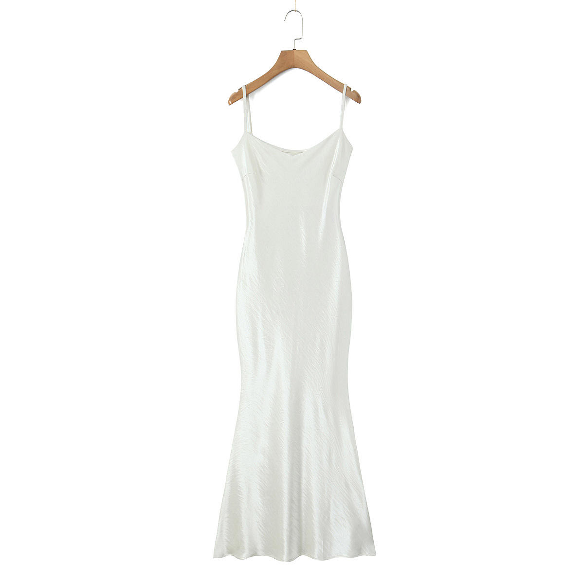 สีขาวไหลลื่น