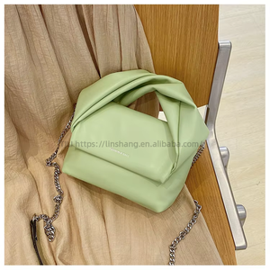 Hot Selling Designer PU Leather Pleated Hand Held Handle Chain Women Shoulder Crossbody Bag Fashionable Texture - Product Image 3