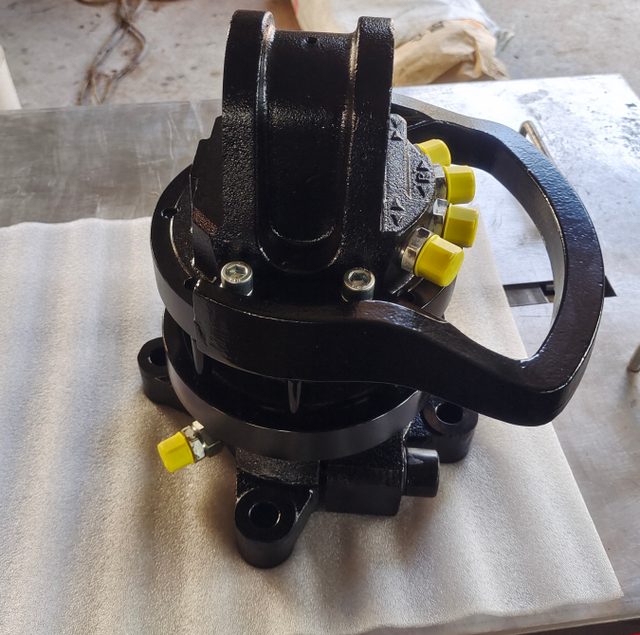Hydraulic Tilt Rotator for Mini Excavator 3 Ton 360° Rotation & 45° Tilt | Excavator Quick Coupler Attachment | CE Certified