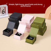 Boîte à bijoux magnétique multicolore vibrante pour le rangement de bagues de luxe et l'emballage professionnel pour boutiques de détail