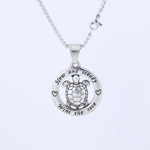 Vente en gros de bijoux tortues en acier inoxydable Collier en acier inoxydable pour hommes collier de bijoux <span class=keywords><strong>la</strong></span> course <span class=keywords><strong>tortue</strong></span> <span class=keywords><strong>et</strong></span> lièvre - Product Image 2