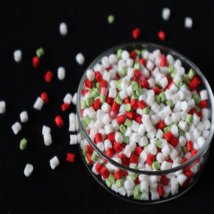 Masterbatch de CaCO3 à haute teneur pour les colliers de ferrule de <span class=keywords><strong>feutre</strong></span> pour <span class=keywords><strong>eye</strong></span>-<span class=keywords><strong>liner</strong></span> jetable - Assemblage économique et sécurisé - Product Image 1