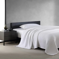 Vente en gros de couvertures chaudes pour lit de massage en tricot gaufré en polyester