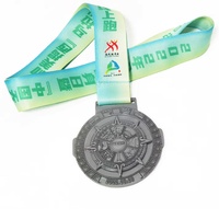 Médailles de marathon en métal doré antique personnalisables en gros - Récompenses sportives de course à pied avec des designs 100 % sur mesure