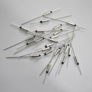 Fusible Térmico RY185 10A 250V Protección Contra Sobrecalentamiento Para Ollas Arroceras Con Carcasa Metálica - Product Image 1