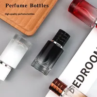 Botol Parfum Kaca High-End 30ml dengan Pompa Semprot Warna Hitam & Putih Bentuk Silinder Kotak Logo Kustom 100pcs MOQ
