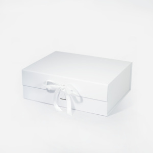Caja de Regalo Plegable A4, Blanca, con Cierre Magnético, Tacto Suave Similar al Terciopelo, Caja Rígida Plegable con Cinta - Product Image 1